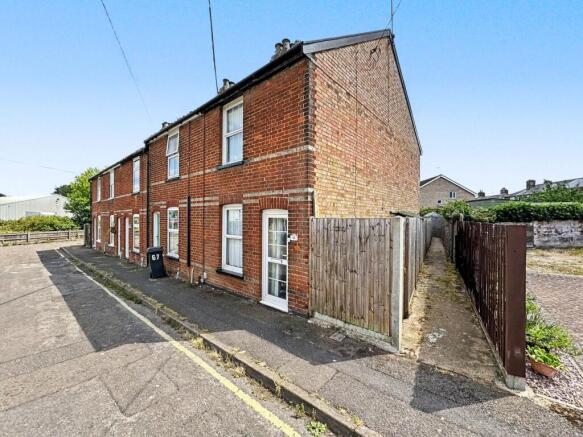 2 bed property, in Lime Tree Place, £200,000