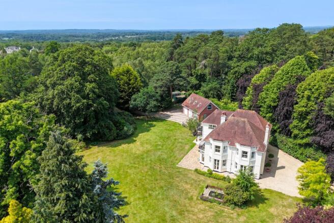 5 bed property, in Gardeners Lane, £1,395,000