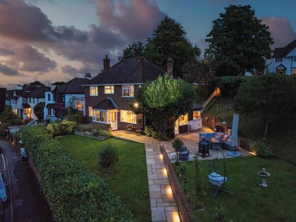 5 bed property, in Mountside, £1,595,000