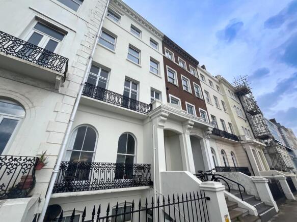 2 bed property, in Marina, £180,000