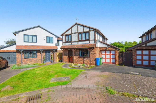4 bed property, in Henley Court, £300,000