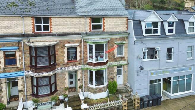 4 bed property, in Westbourne Terrace, £250,000