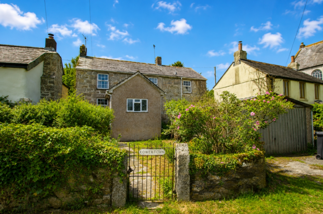 3 bed property, in Gunwen, £425,000
