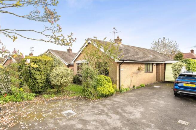 2 bed property, in Clun Road, £235,000