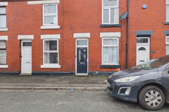 2 bed property, in Alexandra Street, £120,000