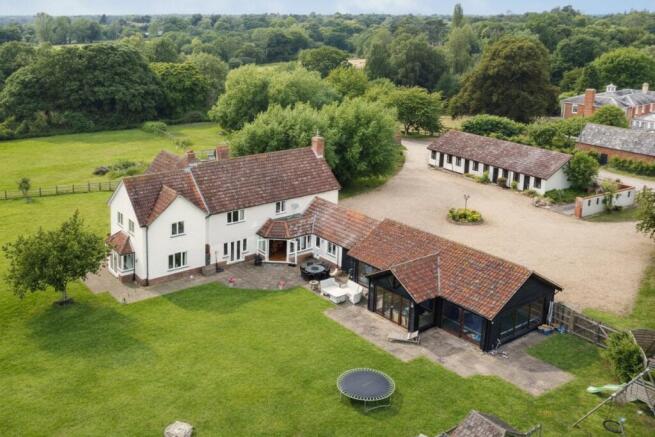 5 bed property, in Flatford Lane, £1,899,000
