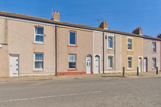 2 bed property, in Moss Bay Road, £70,000