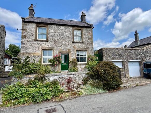 3 bed property, in Main Street, £420,000