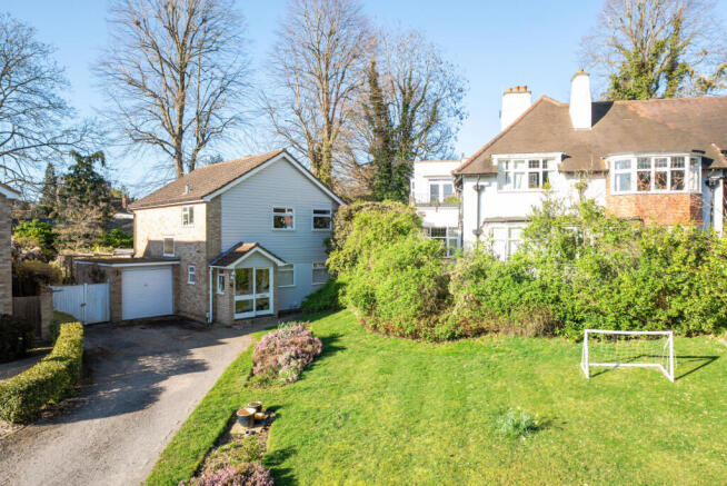 4 bed property, in Wendela Close, £835,000