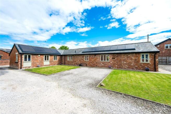 3 bed property, in Lodge Farm, £525,000