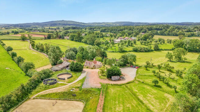 4 bed property, in Hillend Green, £1,200,000