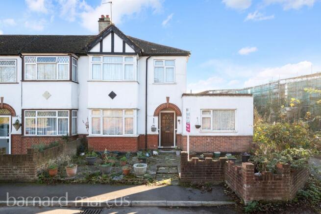 3 bed property, in The Close, £500,000