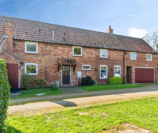 4 bed property, in Sycamore Close, £375,000