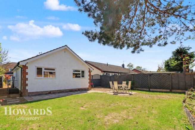 2 bed property, in Colville Road, £255,000