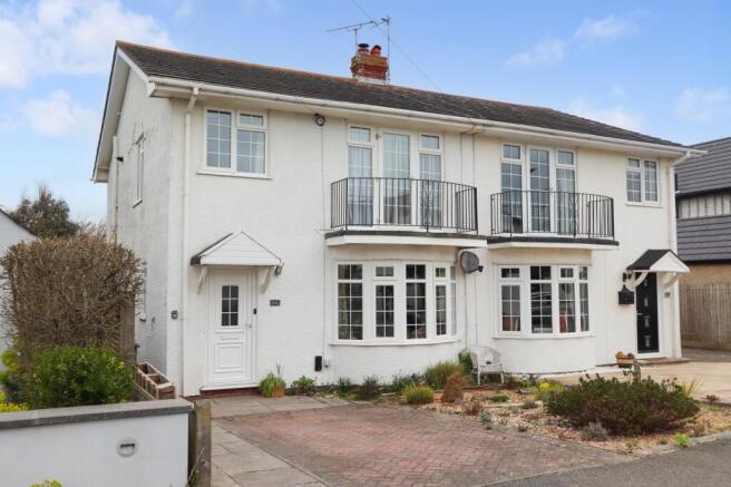 3 bed property, in Cooden Drive, £450,000