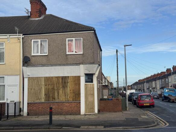 2 bed property, in Brereton Avenue, £118,000