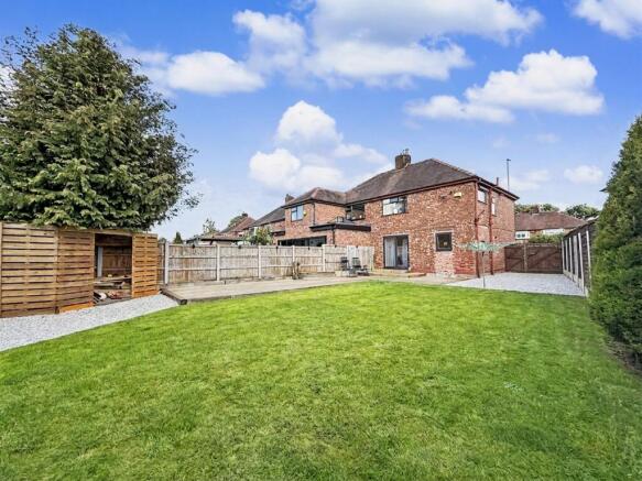 3 bed property, in Oak Lane, £310,000