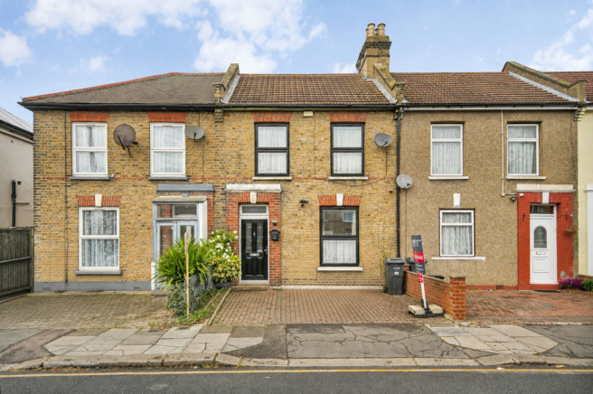 3 bed property, in Grange Road, £450,000