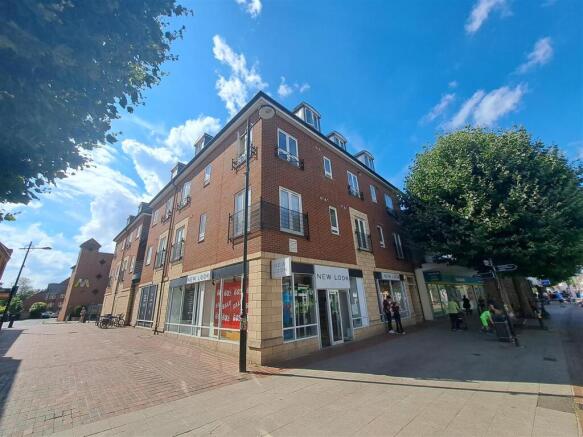 2 bed property, in West Street, £179,950