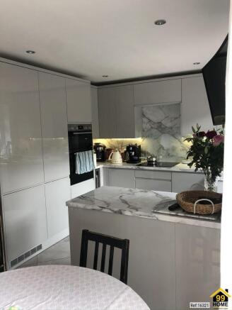 3 bed property, in Clover Leas, £575,000