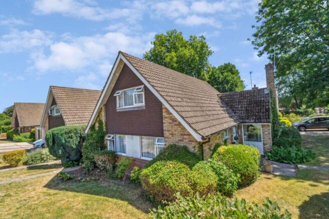 4 bed property, in Penwood Lane, £850,000