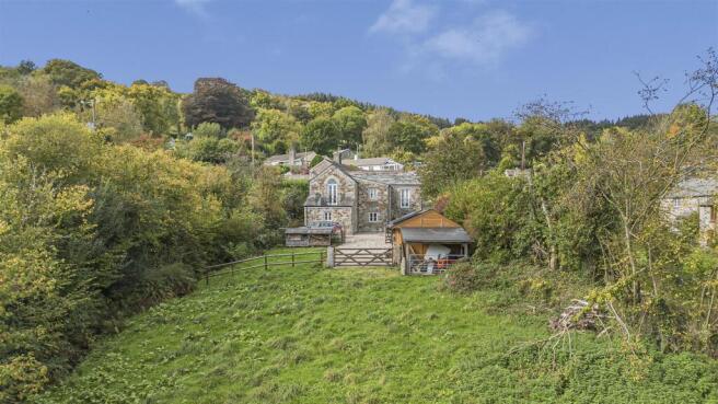 5 bed property, in Middlewood, £635,000