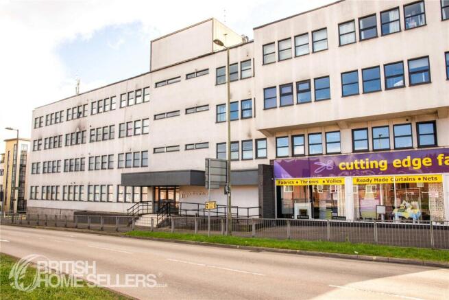 1 bed property, in Hulbert Road, £135,000
