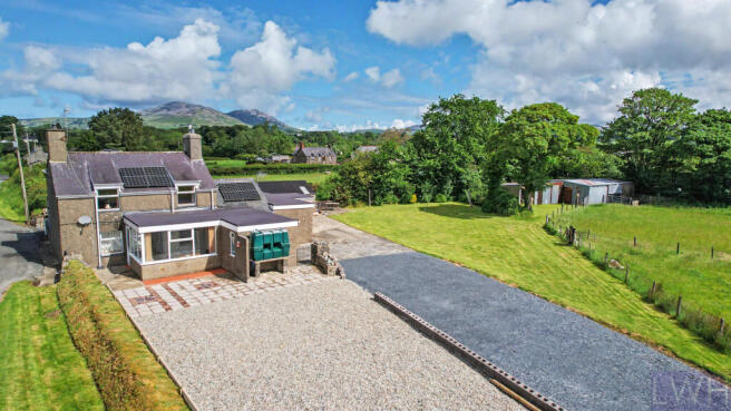 5 bed property, in Pen Rhos, £450,000