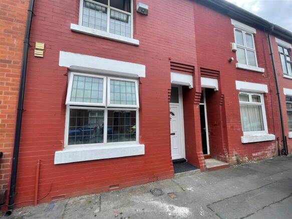 5 bed property, in Parkfield Avenue, £350,000