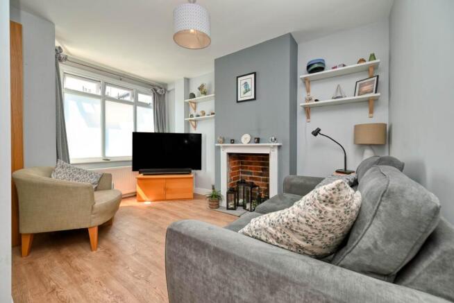 2 bed property, in Coldicutt Street, £395,000