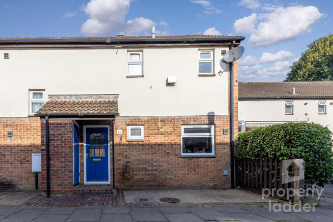 3 bed property, in Oulton Road, £240,000
