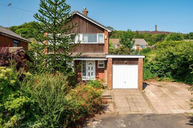 4 bed property, in Holcombe Lee, £415,000