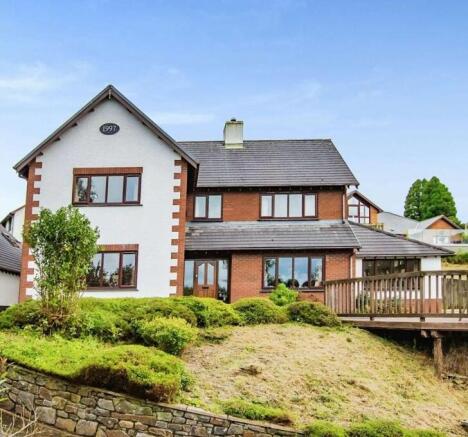 4 bed property, in Fron Briallen, £289,995