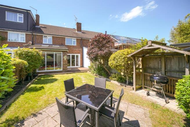 3 bed property, in Warwick Road, £875,000