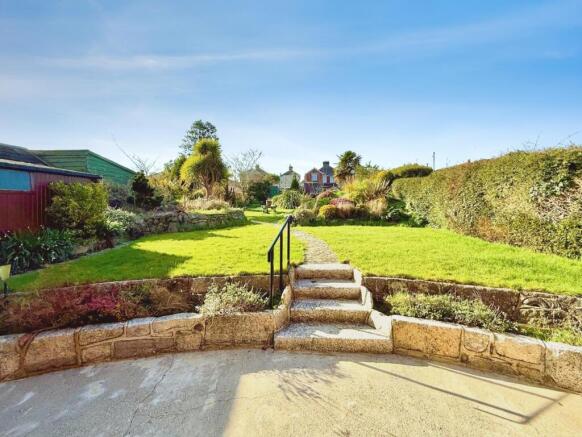 3 bed property, in Medina Avenue, £385,000