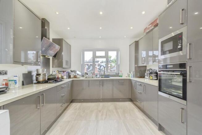 4 bed property, in Walcote Road, £365,000
