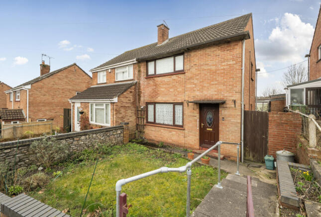 2 bed property, in Pound Road, £275,000