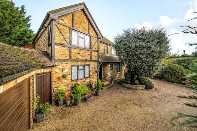 4 bed property, in Woodlands Road, £800,000