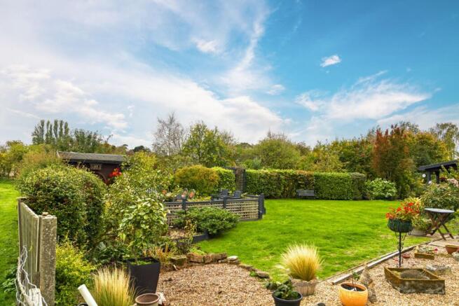 5 bed property, in Discreet Listing: The Ultimate Home & Business Opportunity, £900,000