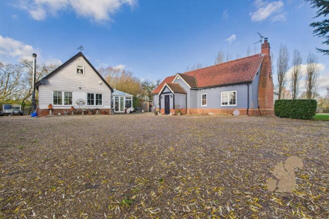 5 bed property, in The Strood, £795,000