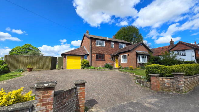 4 bed property, in Worlds End, £650,000