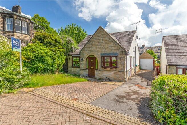 2 bed property, in Vicarage Gardens, £475,000