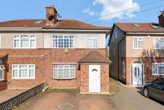 3 bed property, in Lansbury Drive, £520,000