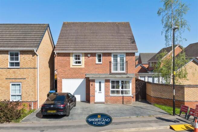 4 bed property, in Amelia Crescent, £385,000