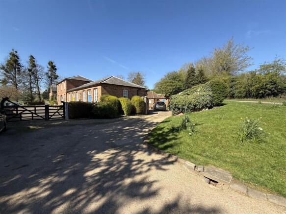 2 bed property, in Priory Road, £375,000