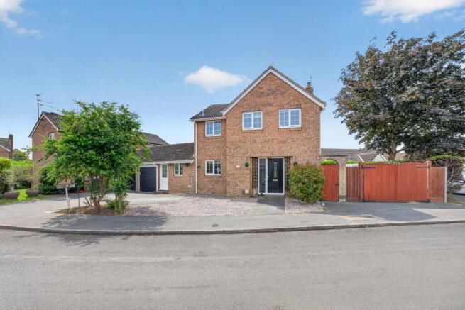 3 bed property, in Atlantic Close, £325,000