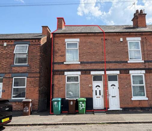 2 bed property, in 32 Whittier Road, £105,000