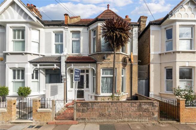 3 bed property, in Eswyn Road, £675,000