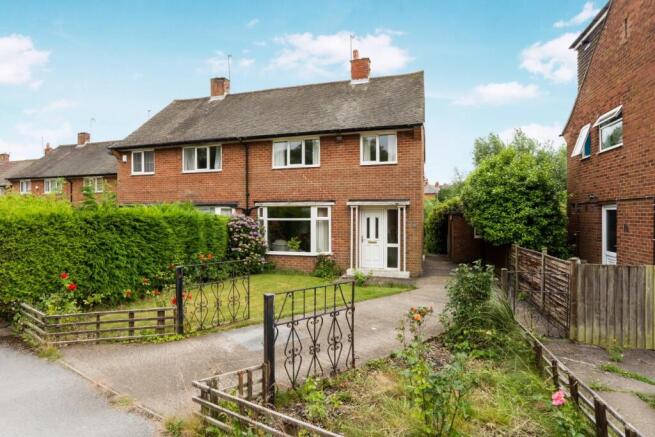 3 bed property, in West Park Grove, £270,000