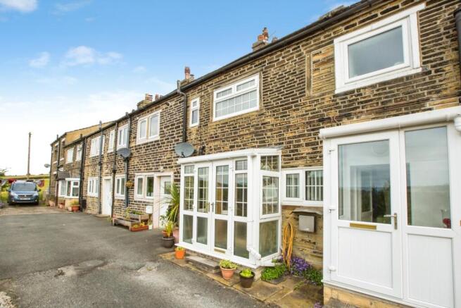 1 bed property, in Water Hill, £100,000